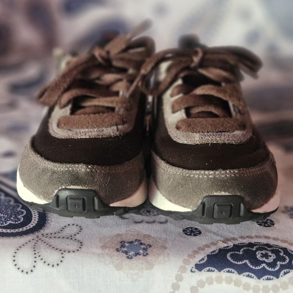 NIKE - Picture 2 of 12